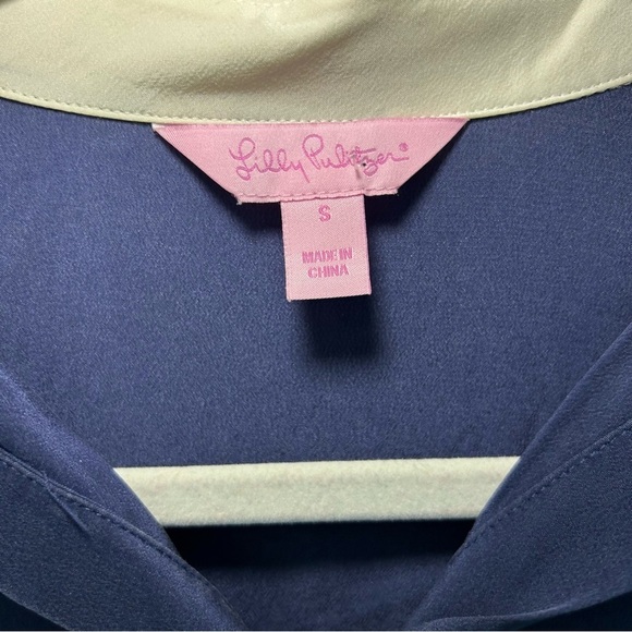 Lilly Pulitzer Andria Navy Blue 110% Silk Button Up Sleeveless Blouse Size Small - Picture 8 of 11